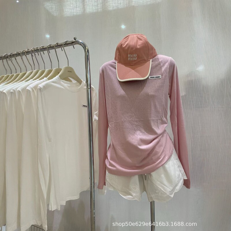 Miu Long-Sleeved Sun Protection T-Shirt with Micro-Logo Letters, Solid Color, Women's 26 Summer Air-Conditioned Room Thin Long-Sleeved T-Shirt Miu Long-Sleeved Sun Protection T-Shirt with Micro-Logo Letters, Solid Color, Women's 26 Summer Air-Conditioned Room Thin Long-Sleeved T-Shirt