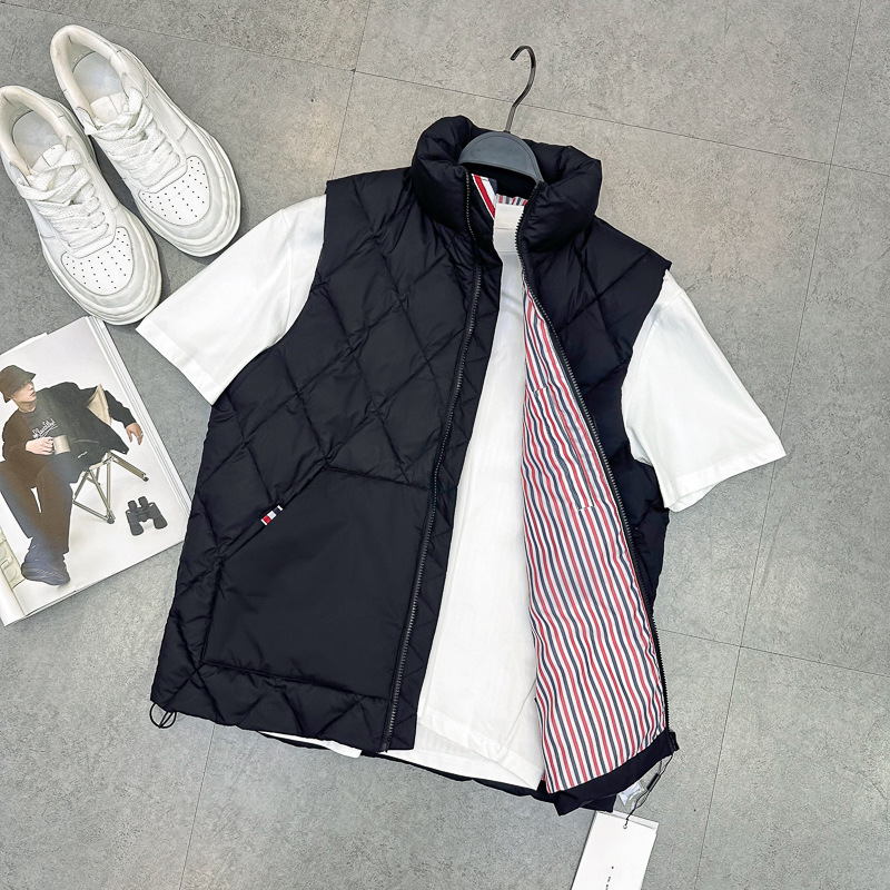 블랙 다이아몬드 패턴 다운 베스트 2466