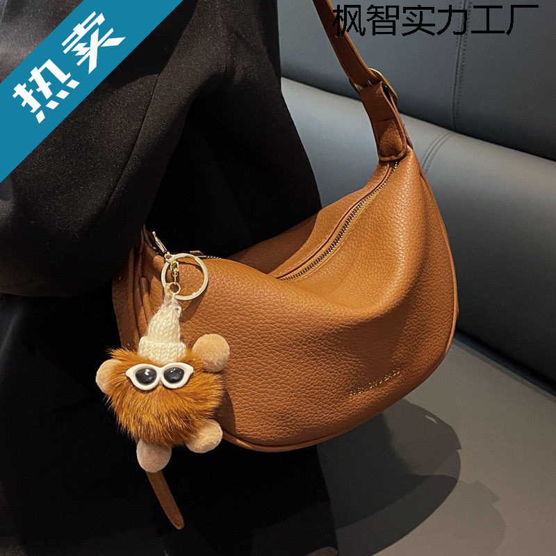 质感软皮包包女2022新款潮百搭斜挎包小众设计单肩饺子包