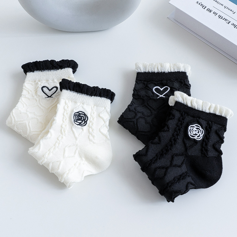 Calcetines de encaje de algodón para damas verano torcido amor calcetines coreanas pequeñas fragancias calcetines de mujer Zhuhai al por mayor