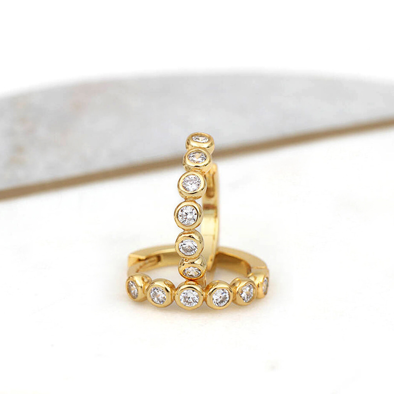 Orecchini a cerchio con strass orecchini moda donna versatili_voghion.com