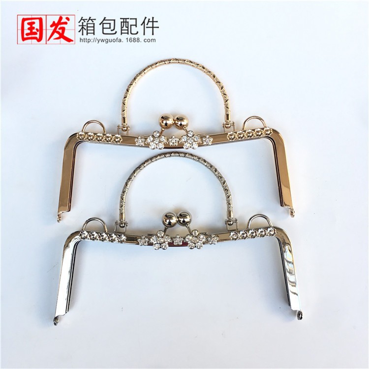 Agujero de tornillo dorado 23cm cintura cóncava sin agujero flor de ciruelo diamante abalorios mango de doble hoja boca oro