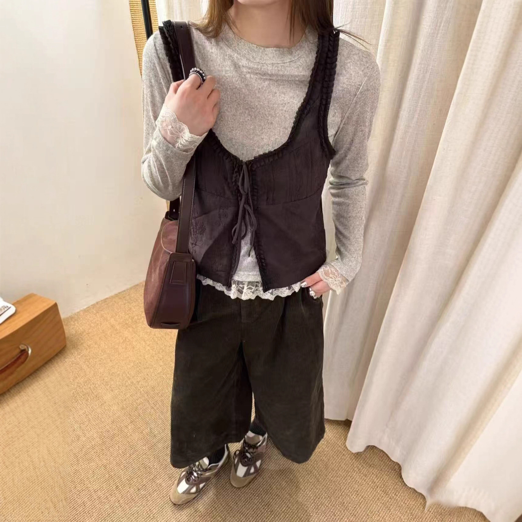 双倍氛围感25秋装叠穿套装女蕾丝拼接修身显瘦长袖T恤+马甲两件套