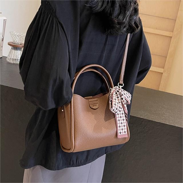 Bolso de Mano para Mujer, Estilo 2025, de Alta Gama, Simple, Moderno, Bolso de Hombro Coreano, Versátil y Popular, Tipo Cubo