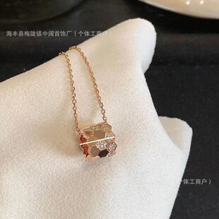 �����߰汾�䳲С�U���朕r�д�̖�䳲����Ů���f��ͲС�U���