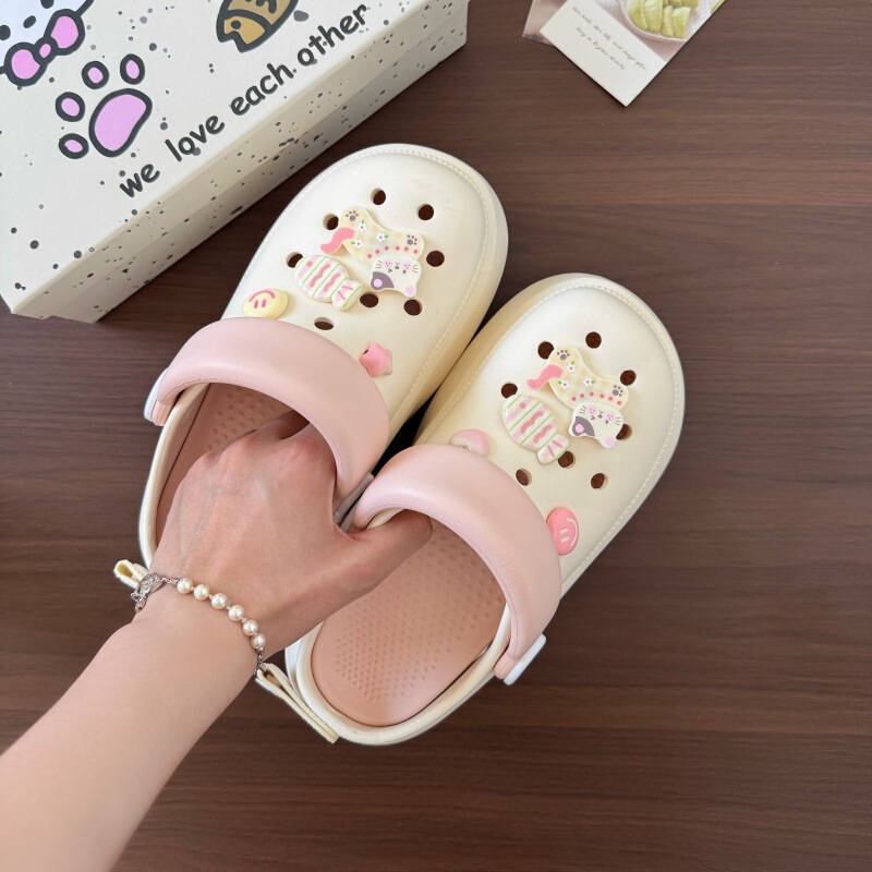 New Style Healing-Style Thick-Soled Clogs for Women with Cute Cartoon Cat Accessories, Suitable for Summer Outdoor Wear, Gentle and Versatile Sandals New Style Healing-Style Thick-Soled Clogs for Women with Cute Cartoon Cat Accessories, Suitable for Summer Outdoor Wear, Gentle and Versatile Sandals