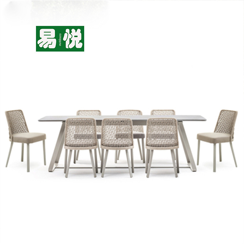 8 sillas + mesa larga para 8 personas