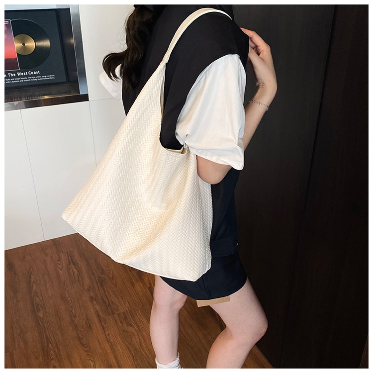 In 2025, a new Korean-style casual woven pattern large-capacity tote bag for women's commuting to work undefined