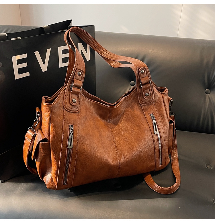 Vintage Women's Tote Bag With Rivets Large Capacity Shoulder Bag_voghion.com