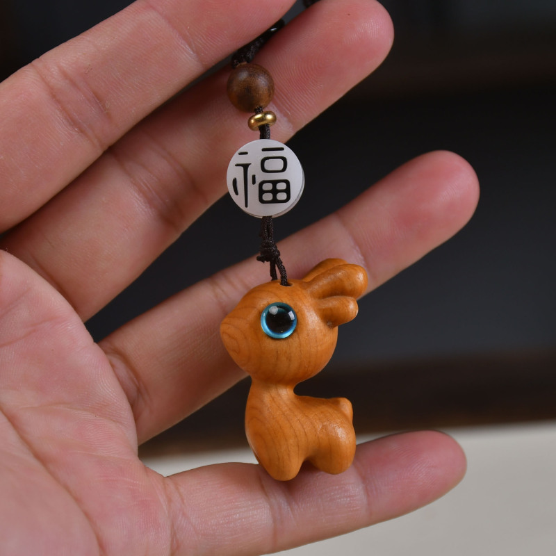 崖柏の木彫りは工芸品を飾っています。|undefined