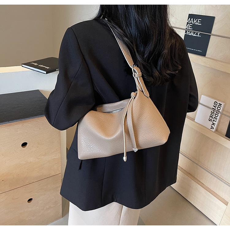 High quality texture large capacity 2024 summer new item niche design pillow fashionable versatile single shoulder_voghion.com