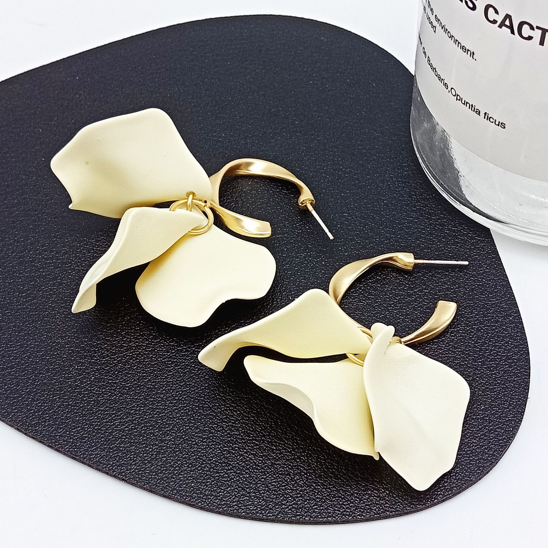 Simple Style Flower Alloy Stoving Varnish Earrings 1 Pair display picture 10