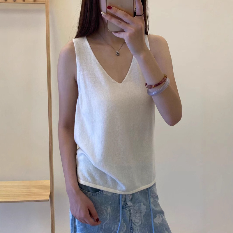 100 Wool Superfine Merino Wool Pure Color V-Neck Vest Slit Women's Sleeveless Vest Vest Knitted 16 Stitches 100 Wool Superfine Merino Wool Pure Color V-Neck Vest Slit Women's Sleeveless Vest Vest Knitted 16 Stitches