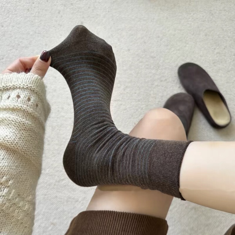 New autumn and winter women's socks, pure cotton, fine striped, calf-length, paired with Birkenstock shoes, casual retro coffee-colored cotton socks, slouch socks New autumn and winter women's socks, pure cotton, fine striped, calf-length, paired with Birkenstock shoes, casual retro coffee-colored cotton socks, slouch socks
