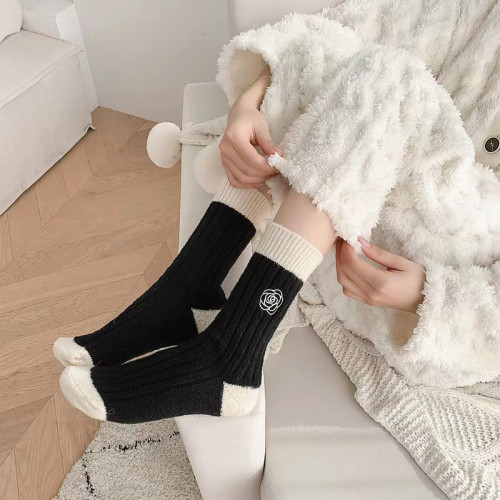 Japanese rose embroidered wool thickened socks women's mid-calf socks autumn and winter warm black and white cross pile socks