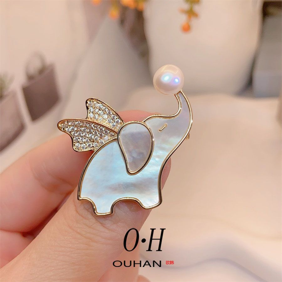 Fritillaria natural Flying elefante broche broche japonesas y coreanas adorables animales broche de ropa accesorios de venta caliente