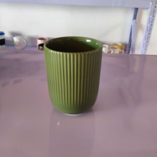 �����մɱ��R�˱�����ɫ�Ա��Wϵ��@�L���׾��մ����մɱP