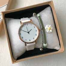 ����Բ��Ůʿ�ֱ� С��ʱ�м�Լ�ٴ�ѧ��ʯӢ�� ����ʱװ�����װ