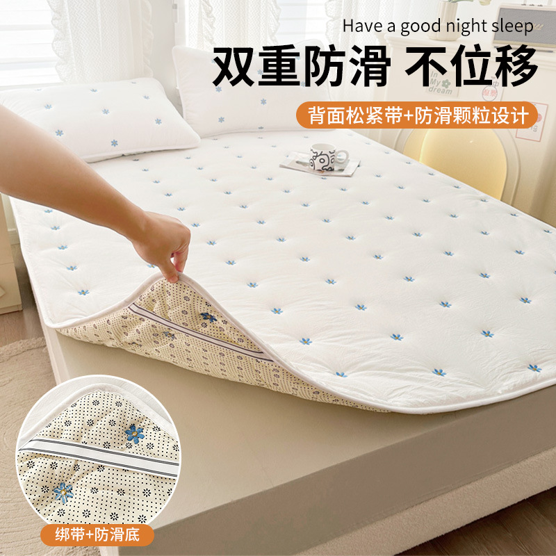 大豆のマットレスのクッションは汚れています。洗濯機で水洗いできます。