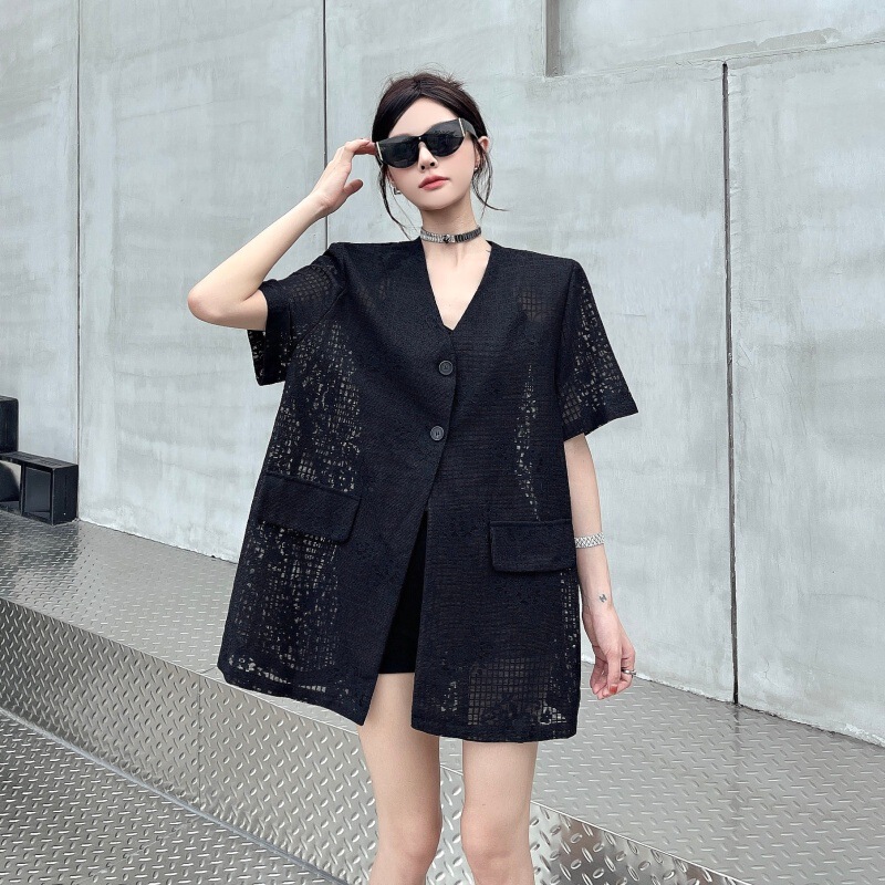 Korean-Style Cool and Stylish Hollow-Out Texture Short-Sleeve Blazer for Women, V-Neck Single-Breasted Loose Fit, Slimming and Breathable Casual Jacket for Women Korean-Style Cool and Stylish Hollow-Out Texture Short-Sleeve Blazer for Women, V-Neck Single-Breasted Loose Fit, Slimming and Breathable Casual Jacket for Women
