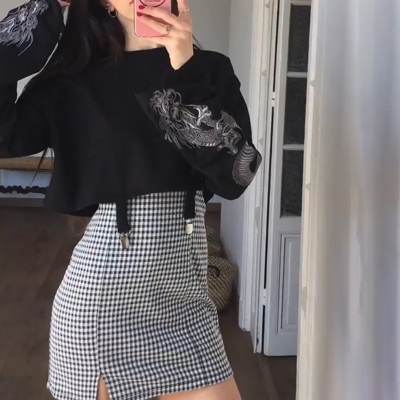 Felpa corta corta con stampa drago nera e scollo rotondo estivo ins2022 per donna_voghion.com