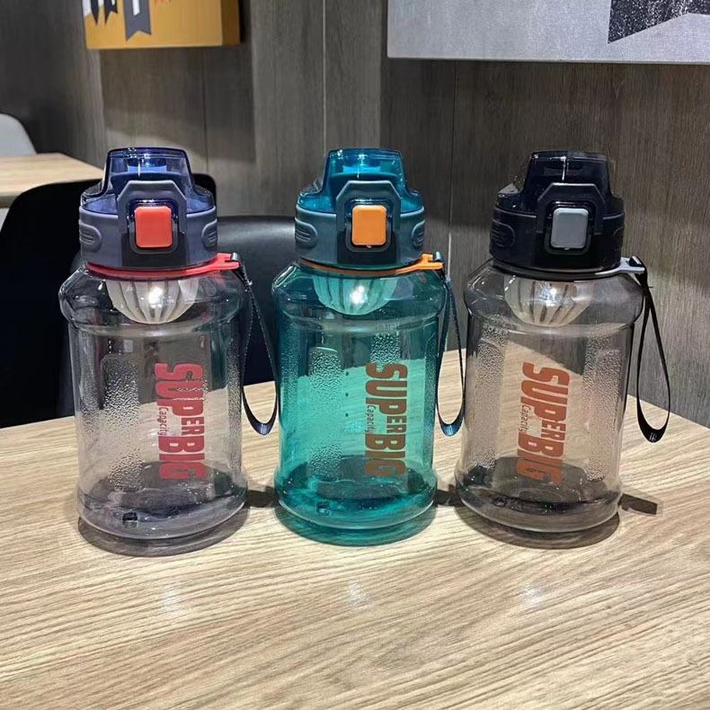 Fábrica personalizada EITONGPC taza espacial roja 800ml taza de agua de barril de aluminio taza de plástico portátil taza de bebida directa