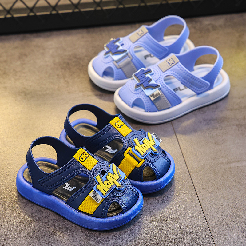 Sandalias para bebés varones de verano nuevas zapatos de playa transpirables de dedos abiertos zapatos para bebés con suela suave antideslizante.
