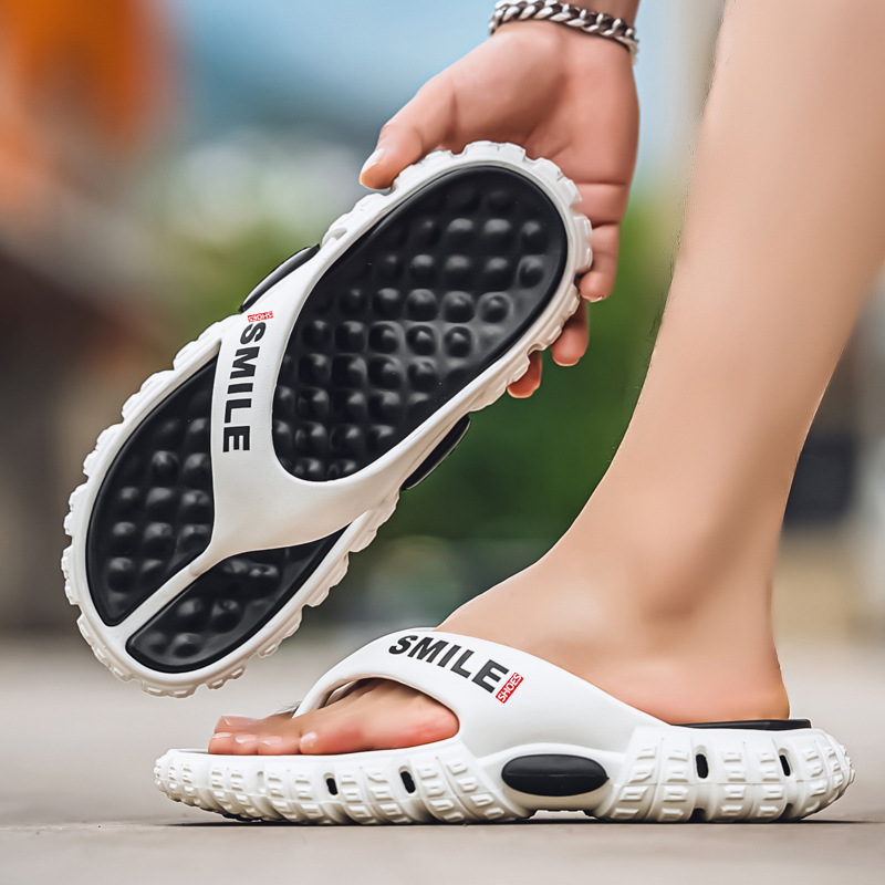 Chanclas para llevar exterior verano para hombre nuevo hogar sandalias casuales antideslizantes zapatos de playa de moda para hombre sandalias