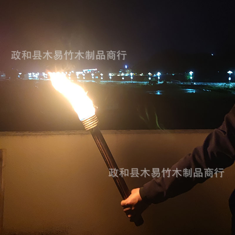 松明節の道具運動会の松明が開業してトーチの木の復古の松明をスタートして舞台の真火の写真を撮影します。|undefined