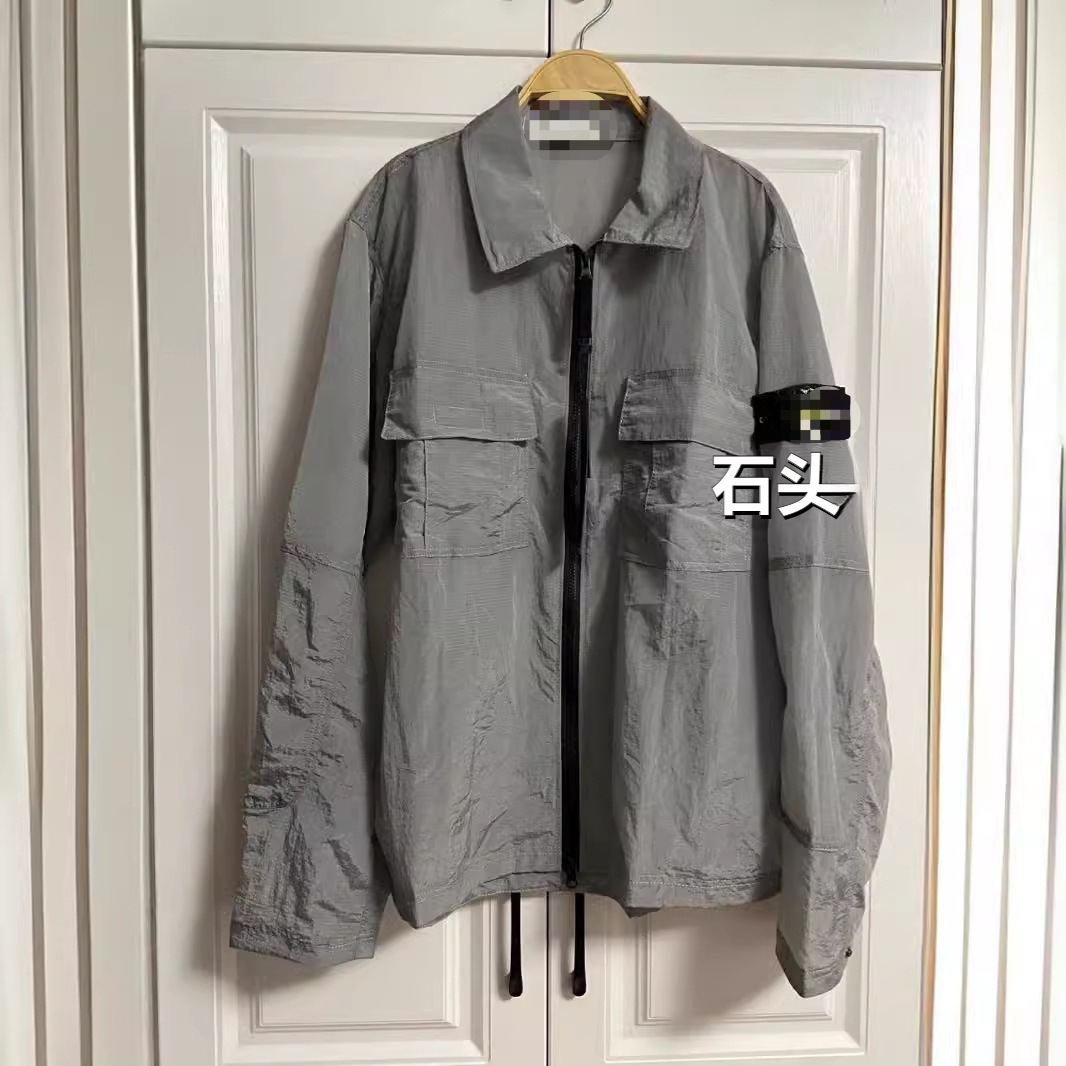 Classic style, in stock, 2026 sun protection clothing with badge, long-sleeved lapel jacket, men's and women's style, European street fashion, grey.