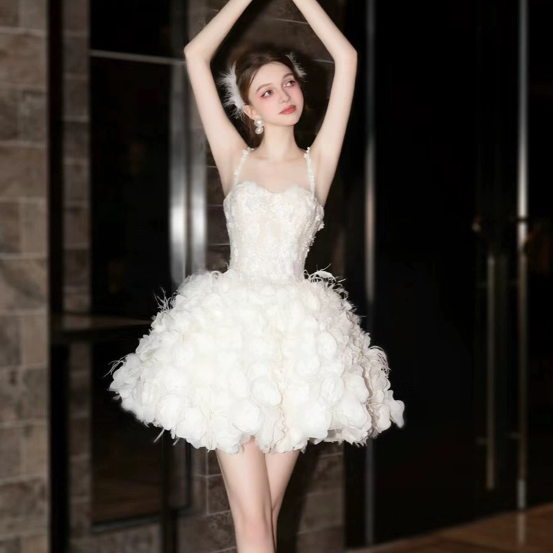 Vestido de novia ligero estilo francés con tirantes finos, nueva colección primavera 2026, diseño floral exclusivo, para ceremonia de adultos, examen de arte, vestido cisne blanco.