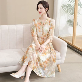 连衣裙;时尚休闲套装;羽绒服