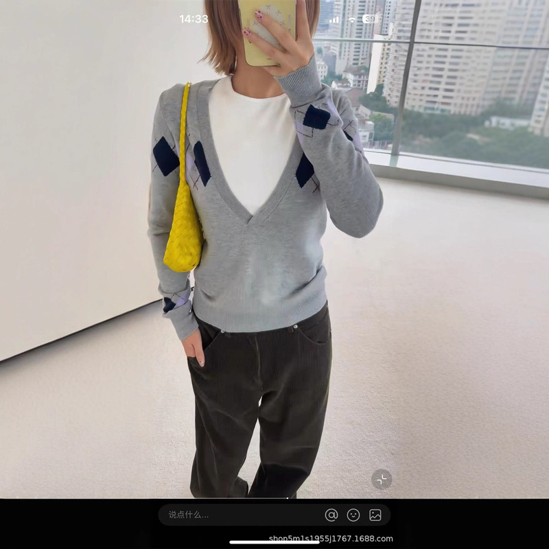 RARELY 深V领棱格纹毛衣 黑色/红色/灰色|undefined