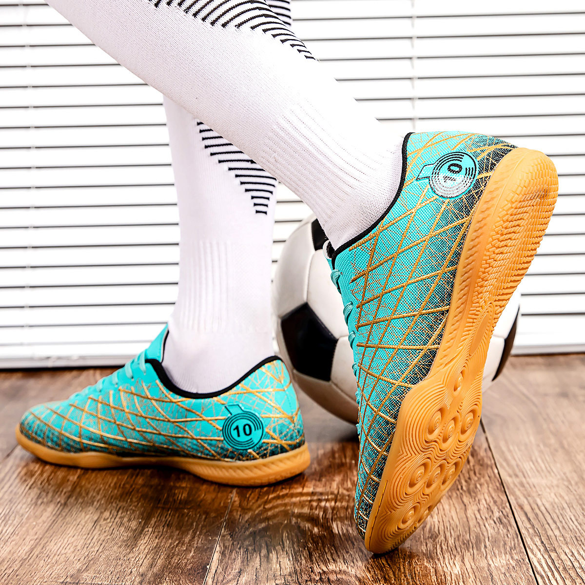 Zapatos de fútbol de corte bajo verano 2025 nuevas zapatillas profesionales transpirables y antideslizantes zapatos de fútbol de talla grande 47 yardas