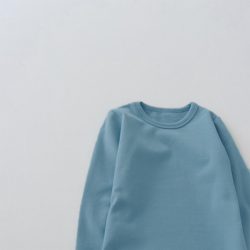 Camiseta de manga larga de algodón puro para niños 2026, camiseta básica para primavera y otoño, top cepillado de cuello redondo de color liso y corte holgado para niños y niñas.