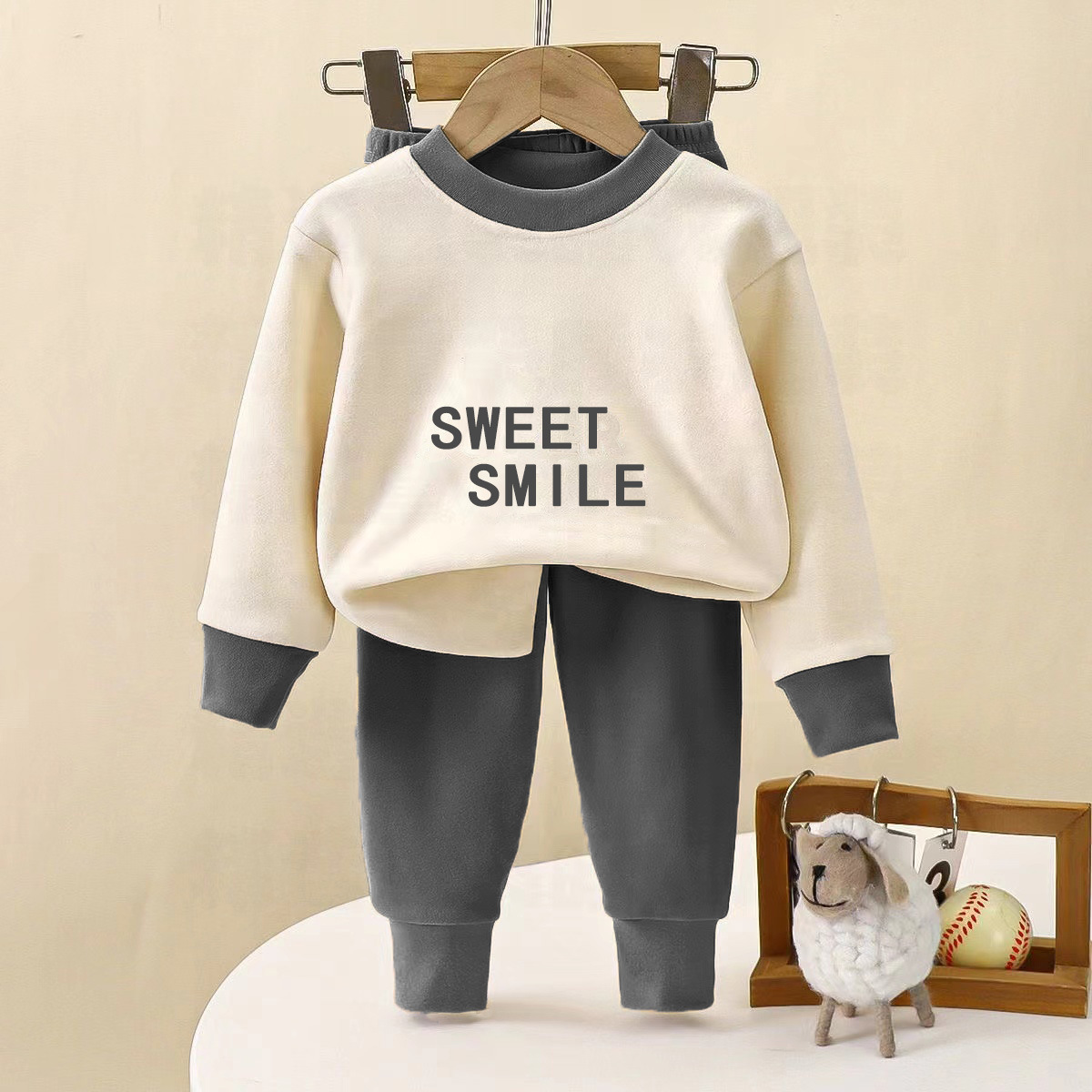 Nuevo conjunto de pijamas de niñas 2025 nuevo primavera y otoño ropa infantil de niñas de otoño ropa doméstica dos piezas