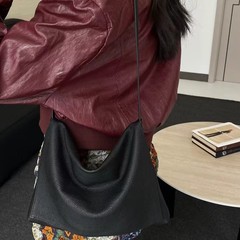 精美软皮大容量斜挎包2025新款头层羊皮休闲托特包秋冬百搭腋下包