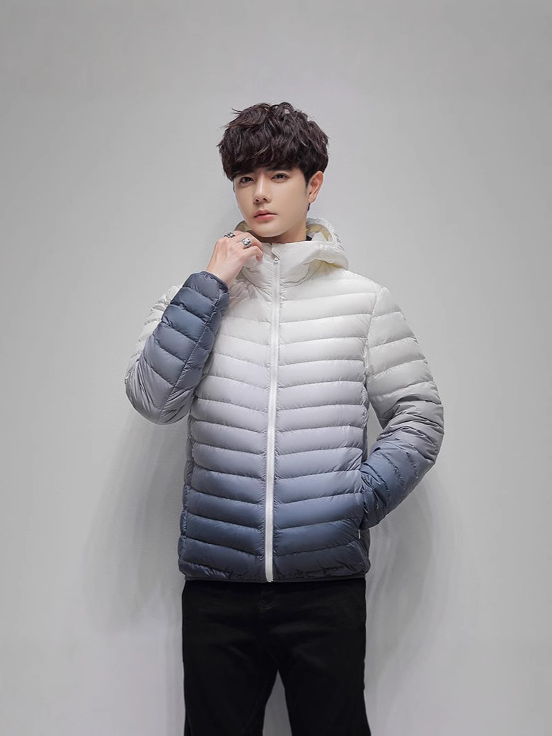 Marca de 90 vello chaqueta de plumón ligera hombre invierno collar encapuchado moda chaqueta caliente corta delgada color gradiente