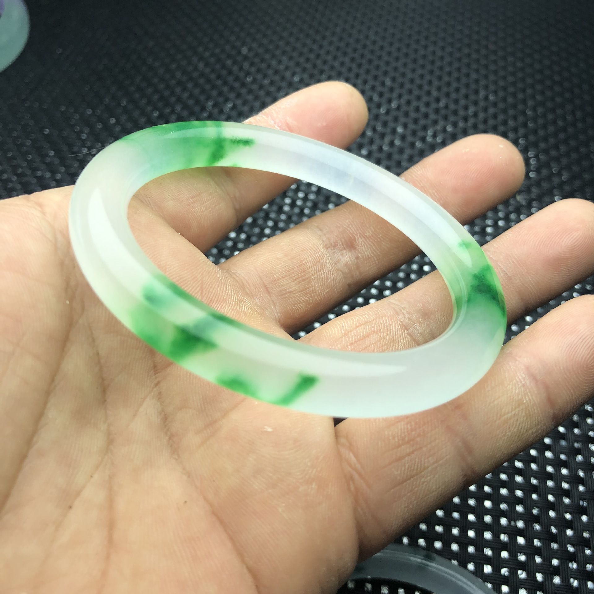 批發冰種翡翠色飄花小圓條鐲子 石英岩玉手鐲玉綠花藍花女士鐲子