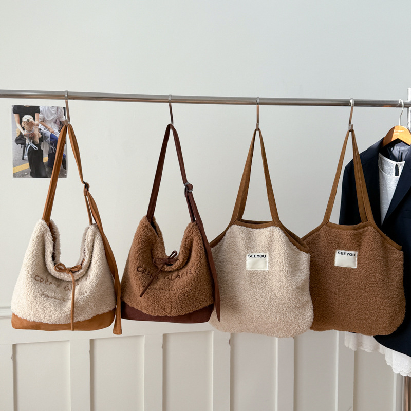 麂皮绒包包女大容量2025新款秋冬季休闲褶皱单肩腋下包通勤托特包