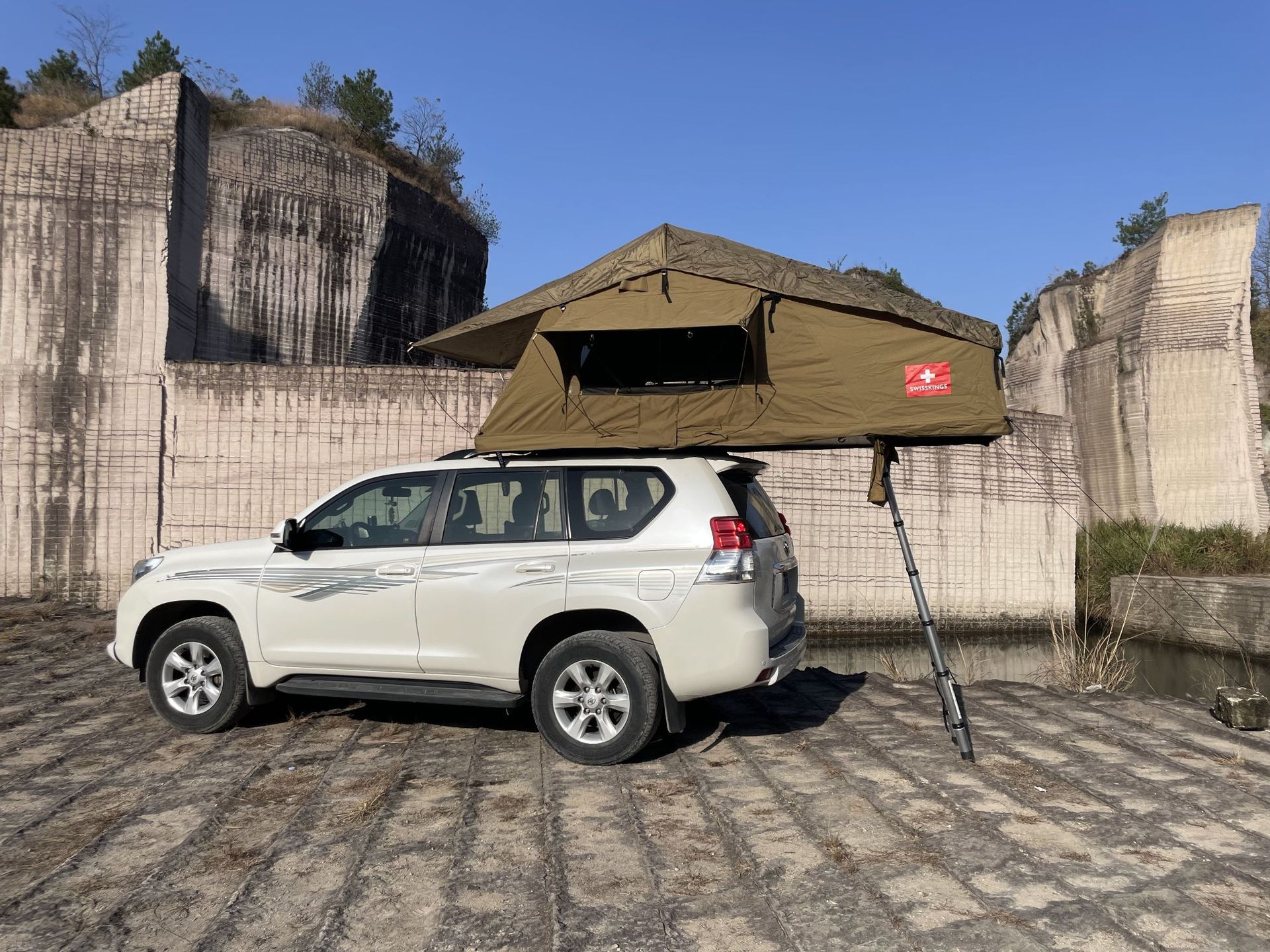 Leftover Foreign Trade Stock with Tags, Sold Out with No Restock, Outdoor Off-Road, Various Sizes, Long Car Roof Tent, Portable Car Tent