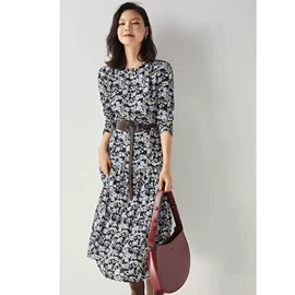 连衣裙;女式毛呢外套;半身裙