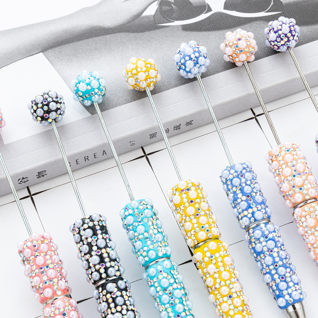 Bolígrafo con cuentas de perlas lleno de diamantes de bricolaje, bolígrafo con cuentas de perlas de diamantes pegados a mano, bolígrafo con cuentas de plástico multicolor
