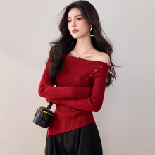 实拍秋冬季新款红色斜肩针织衫女设计感小众修身一字肩长袖毛衣女