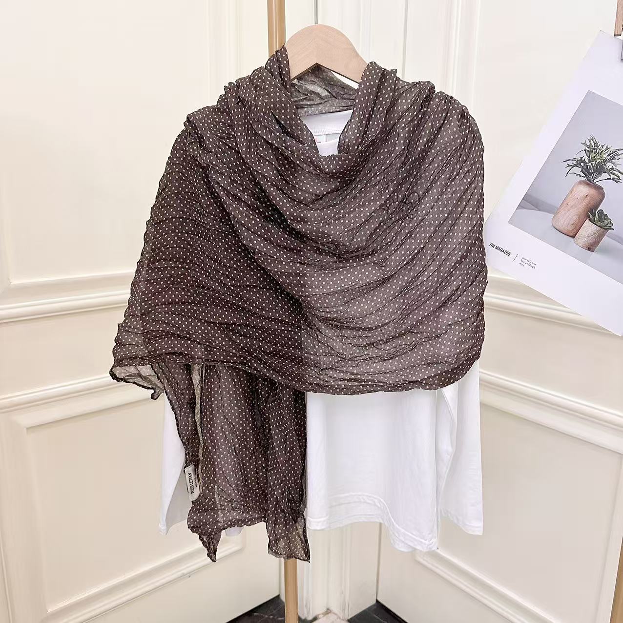 Vintage Artistic Polka Dot Cotton-Linen Scarf for Women, Spring and Summer, Suitable for Travel in Western Sichuan, Stylish Shawl and Neck Warmer