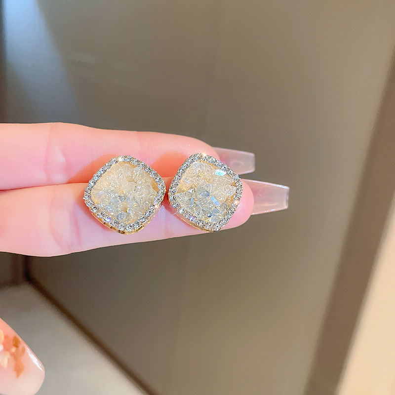 Luz de lujo de alta calidad pendientes de moda pendientes de temperamento fábrica al por mayor Aguja de plata azul cristal flor perla pendientes