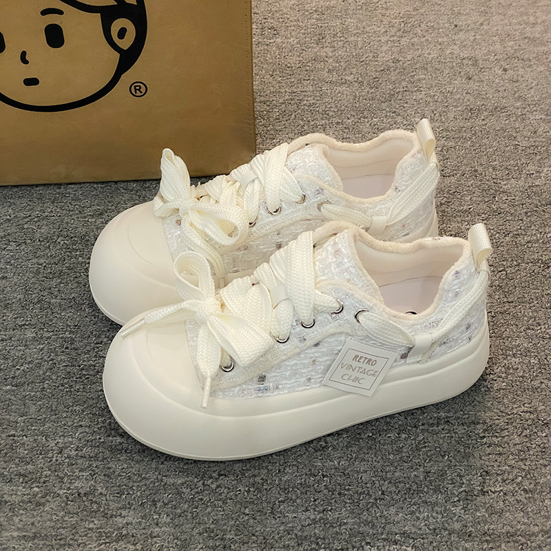 Giày đế dày màu trắng cho nữ 2024 phong cách mới mùa xuân Hồng Kông phong cách Hàn Quốc giày thể thao vừa vặn giày xấu xí giày bánh mì ngón chân cái