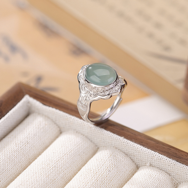 Nhẫn bạc S999 mặt trứng khắc hoa sen phong cách cổ điển — Một chiếc