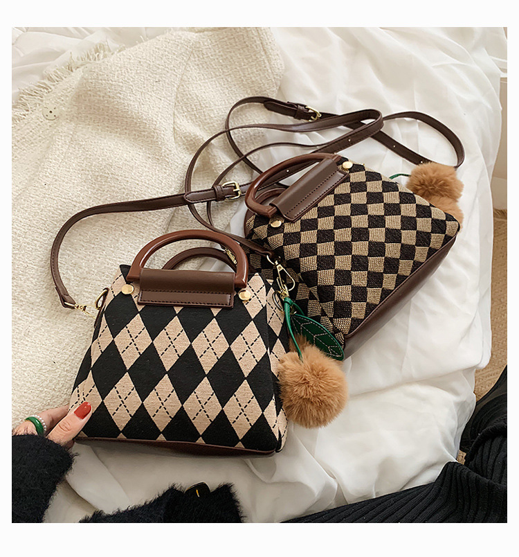 Plaid Small Bag 2021 New Casual One-shoulder Messenger Bucket Bag Simple Handbag display picture 4