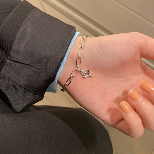 Japanese and Korean-style fresh rose gold chain bracelet with unique design, new fashion accessory, minimalist trendy personalized jewelry